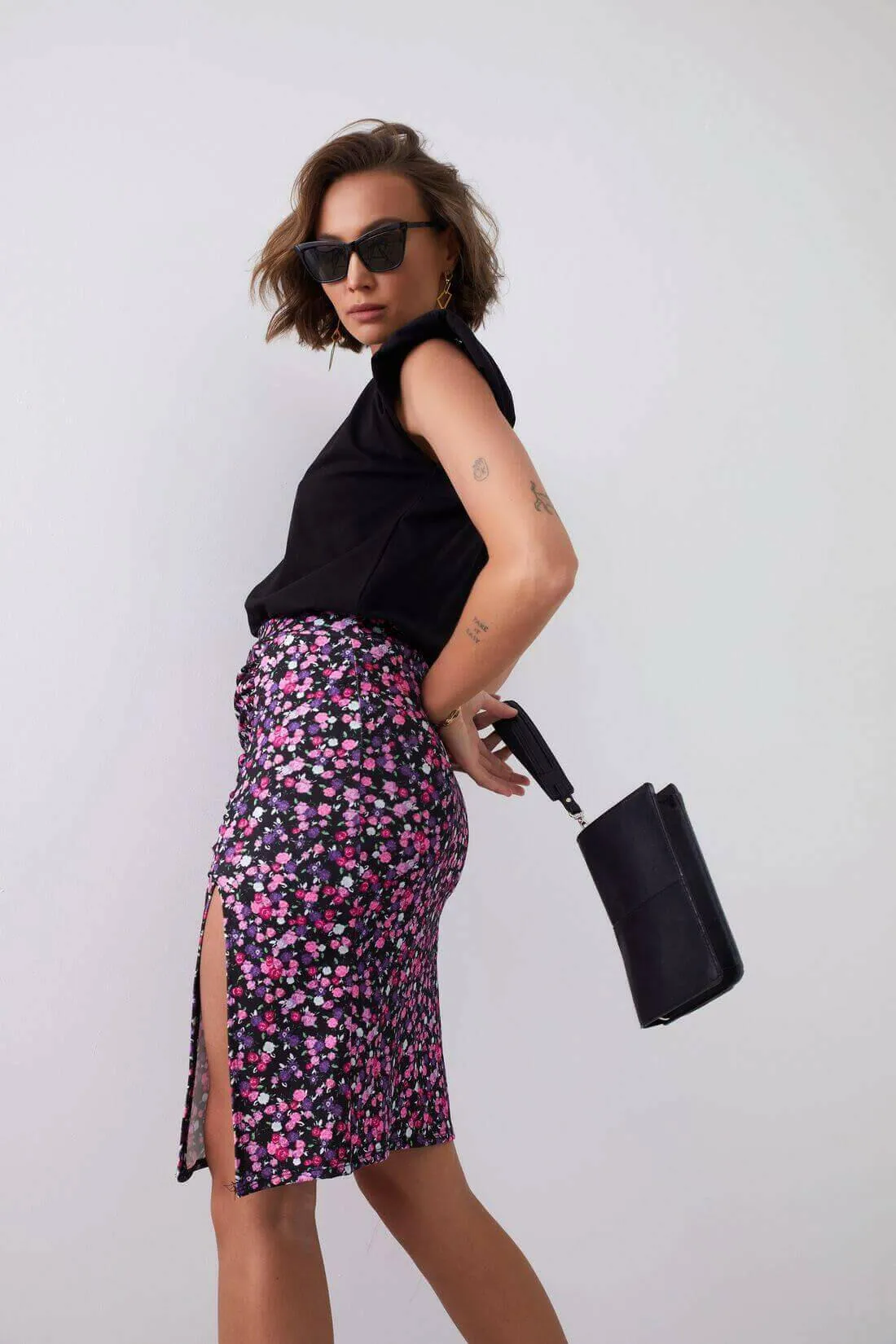 Black and pink mezzo skirt in floral print with draping 12910