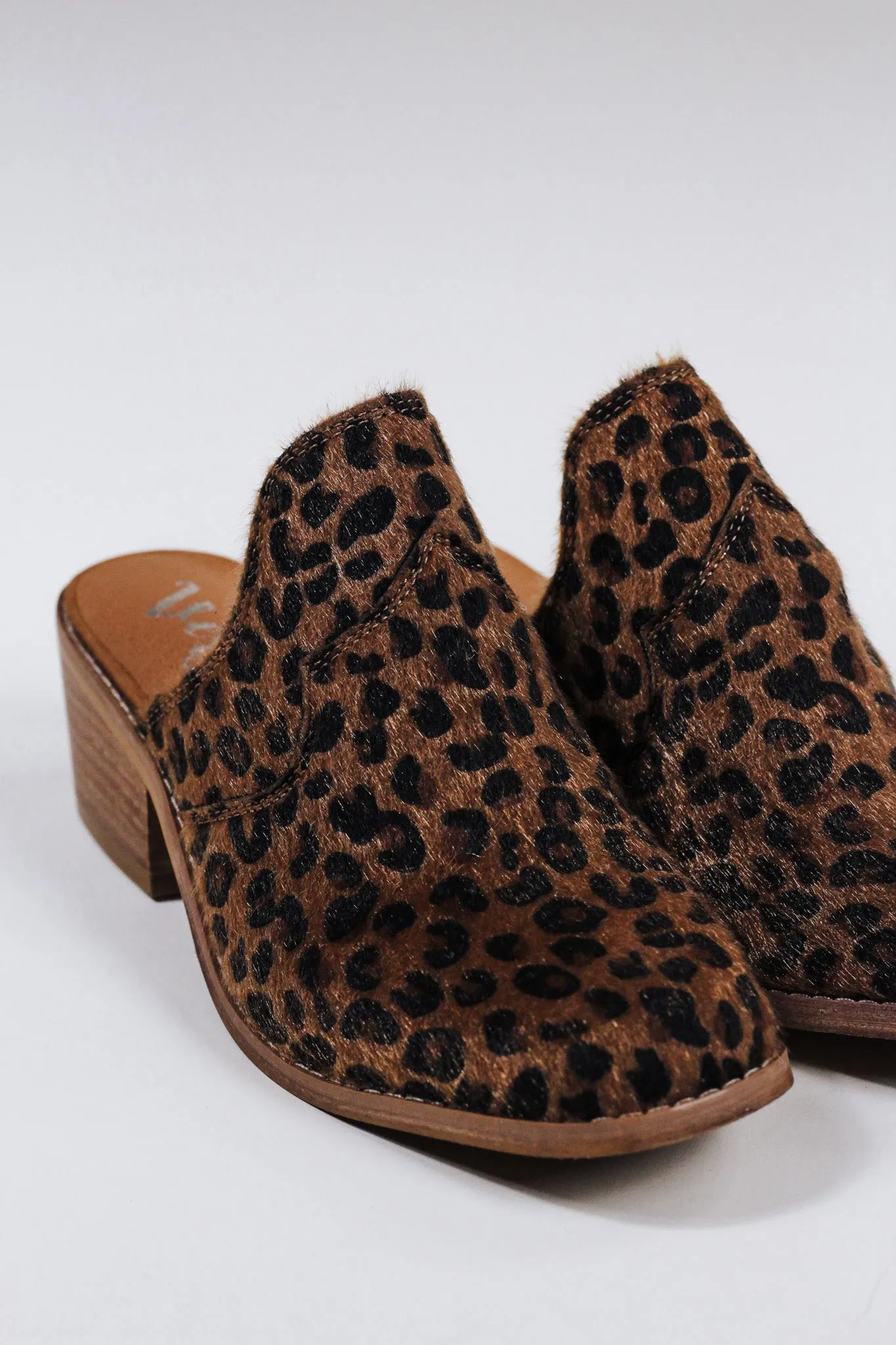 Tan Leopard Very G Mules